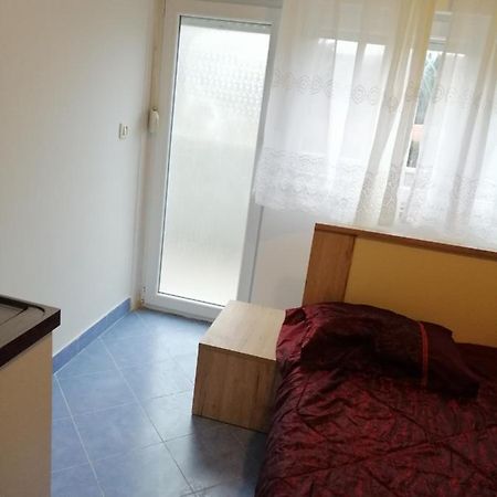Emy Apartment Кастав Екстериор снимка
